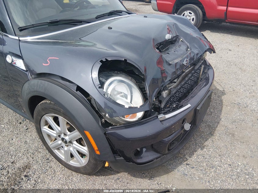 2013 Mini Convertible VIN WMWZP3C59DT551329 IAAI salvage auction — FRONT END, Salvage (Pennsylvania), sold $25 on 2026-07-30 (photo 6)