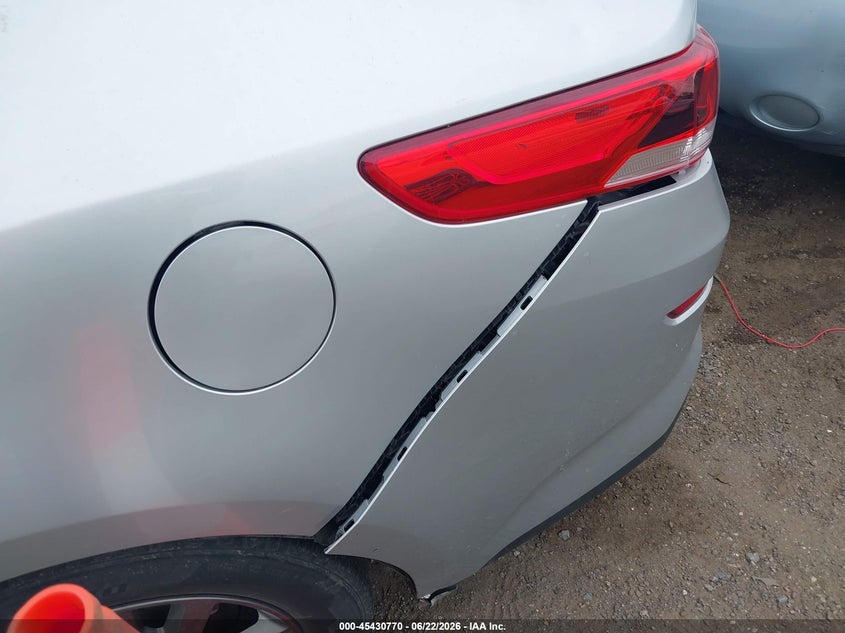 2019 Kia Optima VIN 5XXGT4L38KG297233 IAAI salvage auction — NORMAL WEAR, Clear (New York), sold $2,525 on 2026-07-24 (photo 6)