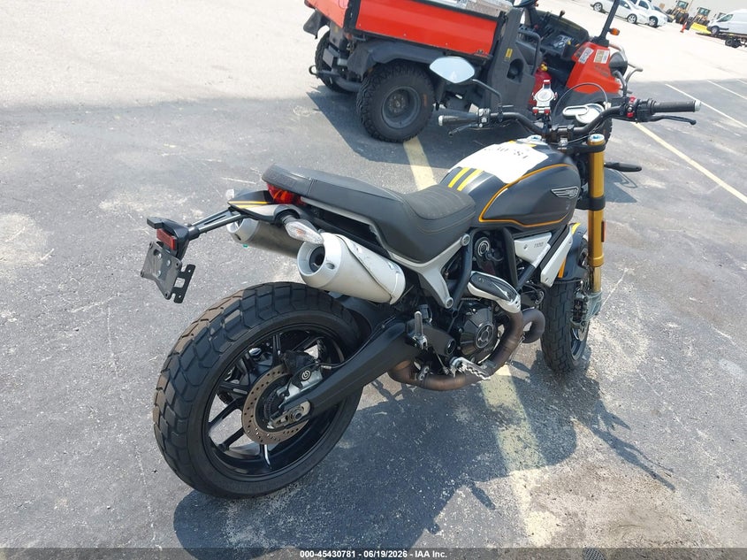 2018 Ducati Scrambler VIN ZDMKAFCP7JB000640 IAAI salvage auction — RIGHT SIDE, Rebuildable (Florida), sold $2,500 on 2026-07-08 (photo 4)