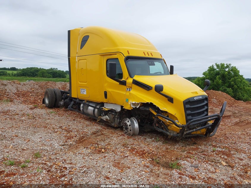 2022 Freightliner New cascadia 126 VIN 3AKJHHDR0NSMV8158 IAAI salvage auction — Unknown, Clear (Florida), sold $30,000 on 2026-07-22 (photo 1)