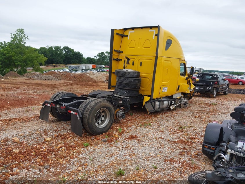 2022 Freightliner New cascadia 126 VIN 3AKJHHDR0NSMV8158 IAAI salvage auction — Unknown, Clear (Florida), sold $30,000 on 2026-07-22 (photo 4)