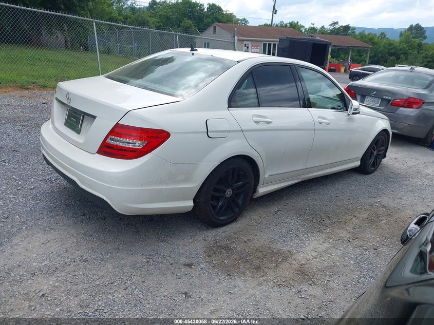 2013 Mercedes-benz C-klasse VIN WDDGF4HB6DR288091 IAAI salvage auction — NORMAL WEAR, Clear (Virginia), sold $550 on 2026-07-28 (photo 4)