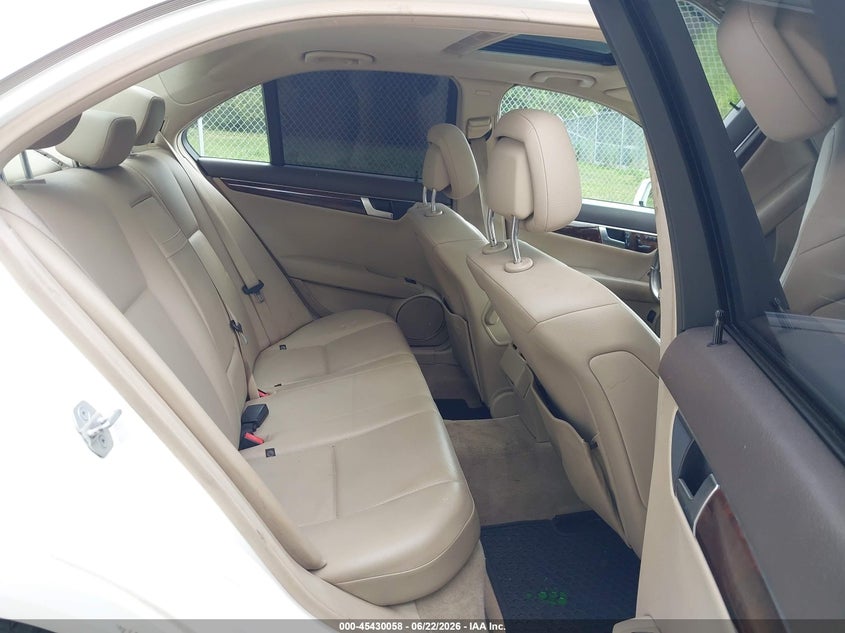 2013 Mercedes-benz C-klasse VIN WDDGF4HB6DR288091 IAAI salvage auction — NORMAL WEAR, Clear (Virginia), sold $550 on 2026-07-28 (photo 8)