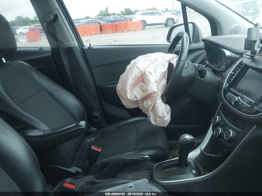 2021 Chevrolet Trax VIN KL7CJLSB6MB304676 IAAI salvage auction — FRONT END, Salvage Title, sold $25 on 2026-07-22 (photo 5)