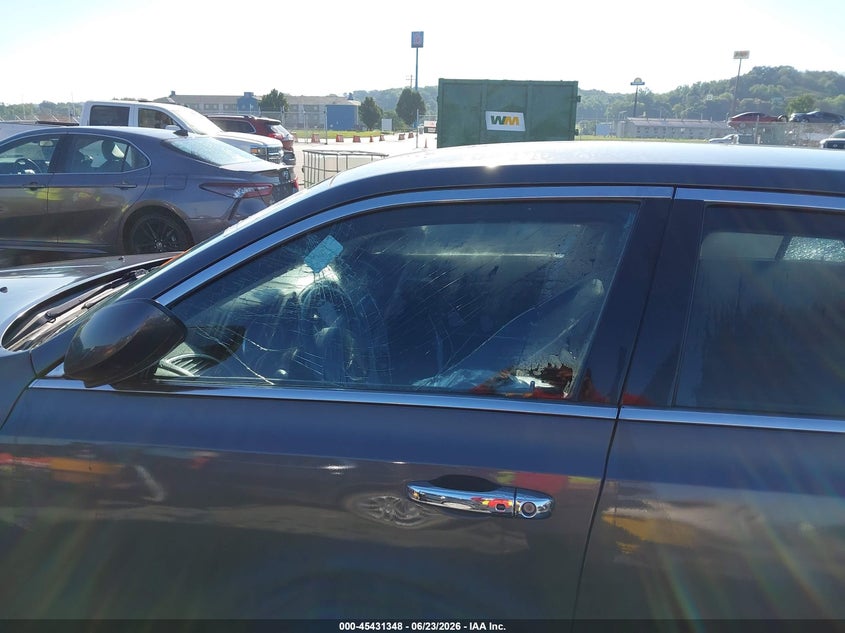 2020 Chrysler 300 VIN 2C3CCAAG5LH115753 IAAI salvage auction — RIGHT FRONT, Salvage Title, sold $1,600 on 2026-08-25 (photo 4)