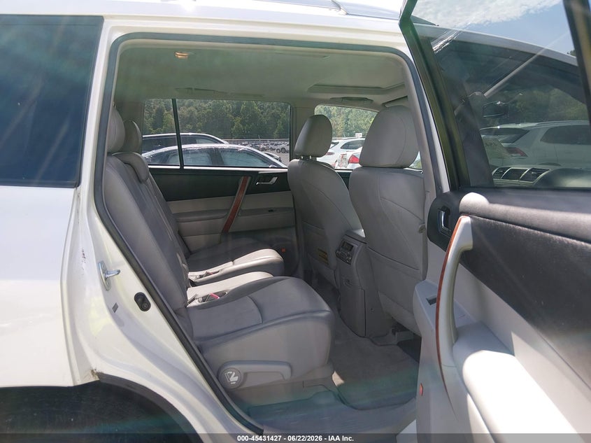 2008 Toyota Highlander VIN JTEDS42AX82035228 IAAI salvage auction — REAR END, Salvage (Alabama), sold $2,550 on 2026-07-23 (photo 8)