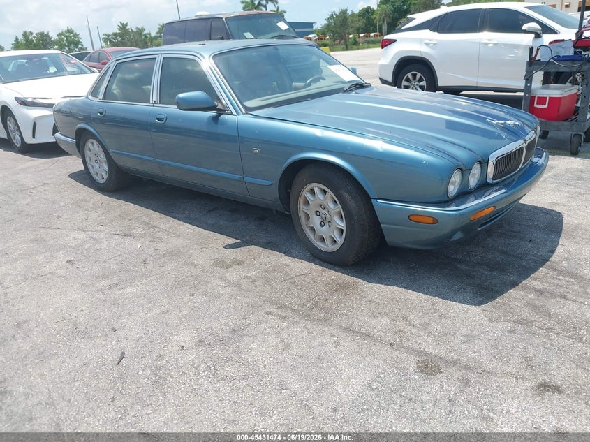 1998 Jaguar Xj series VIN SAJHX1245WC837825 IAAI salvage auction — NORMAL WEAR, Clear (Florida), sold $400 on 2026-07-16 (photo 1)