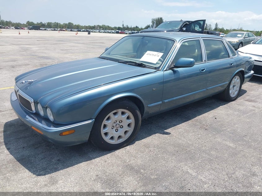 1998 Jaguar Xj series VIN SAJHX1245WC837825 IAAI salvage auction — NORMAL WEAR, Clear (Florida), sold $400 on 2026-07-16 (photo 2)