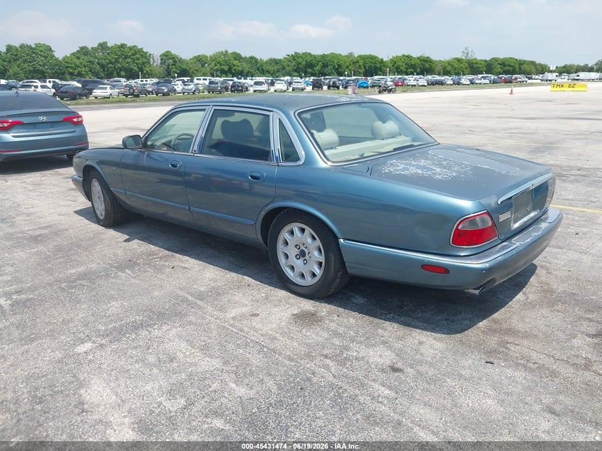1998 Jaguar Xj series VIN SAJHX1245WC837825 IAAI salvage auction — NORMAL WEAR, Clear (Florida), sold $400 on 2026-07-16 (photo 3)