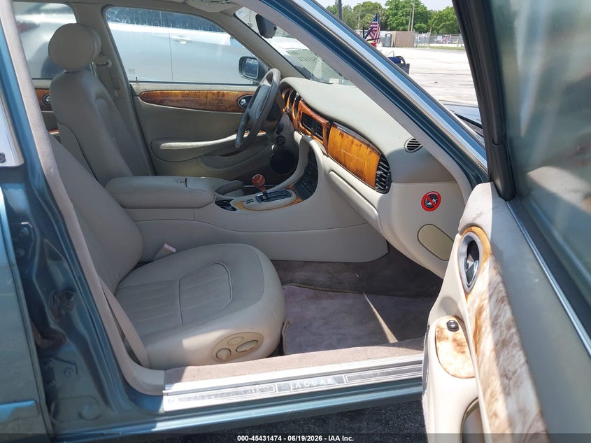 1998 Jaguar Xj series VIN SAJHX1245WC837825 IAAI salvage auction — NORMAL WEAR, Clear (Florida), sold $400 on 2026-07-16 (photo 5)