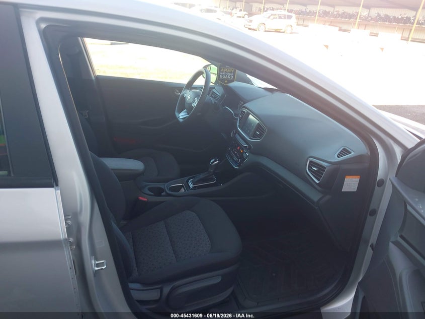 2019 Hyundai Ioniq hybrid VIN KMHC65LC6KU106877 IAAI salvage auction — NORMAL WEAR, Sf97 (Ohio), sold $8,375 on 2026-08-12 (photo 5)