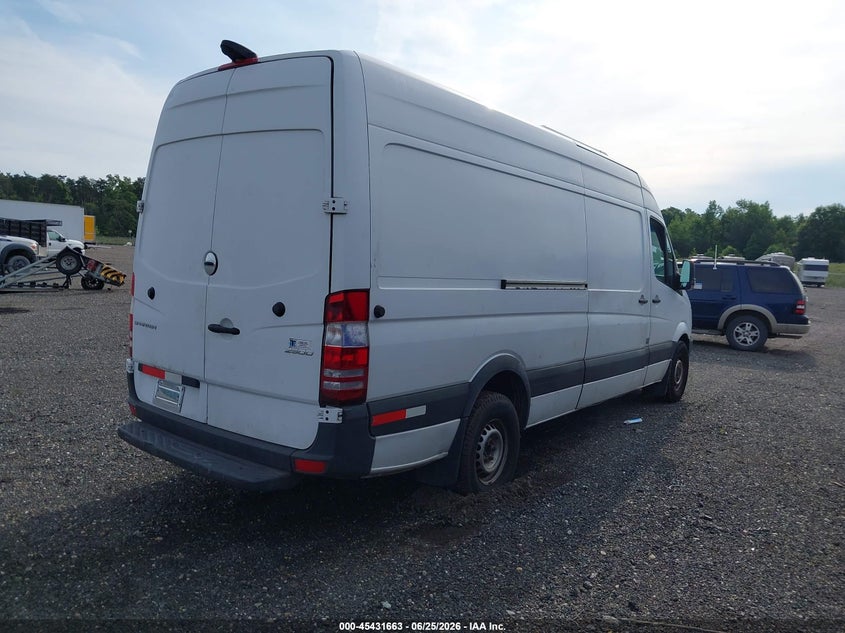 2018 Freightliner Sprinter 2500 VIN WDYPE8CD6JP614707 IAAI salvage auction — Burn Engine, Salvage - Greater Than 75% (Maryland), sold $2,450 on 2026-07-29 (photo 4)