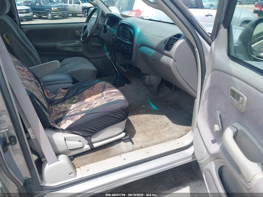 2001 Toyota Tundra VIN 5TBRN34141S216566 IAAI salvage auction — NORMAL WEAR, Clear (Illinois), sold $750 on 2026-07-20 (photo 5)
