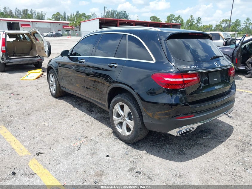 2018 Mercedes-benz Glc VIN WDC0G4JB7JV077224 IAAI salvage auction — RIGHT FRONT, Salvage Title, sold $5,100 on 2026-07-29 (photo 3)