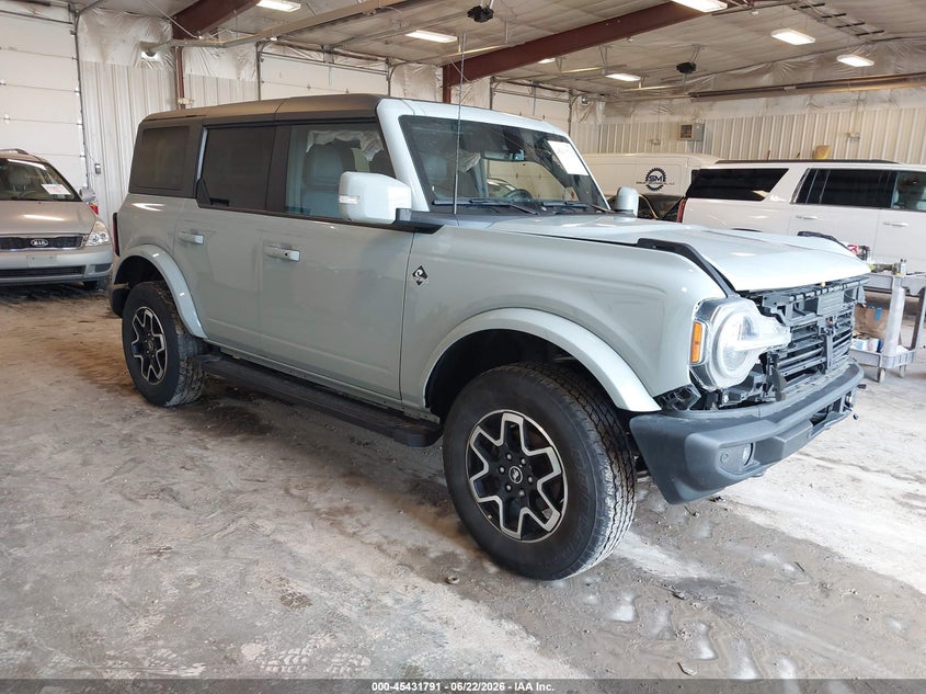 2024 Ford Bronco VIN 1FMDE8BH1RLA23718 — IAAI salvage auction photo