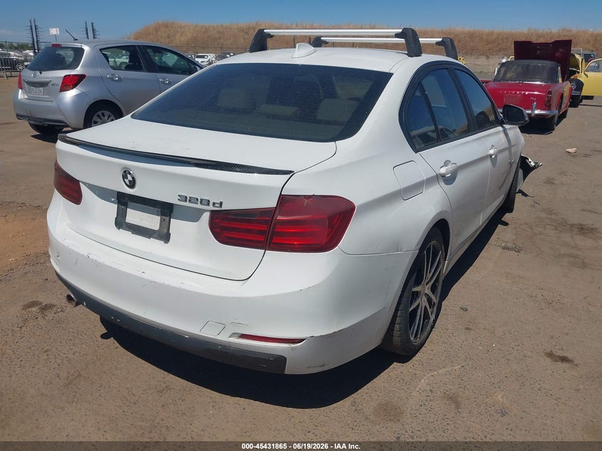 2014 BMW 3er VIN WBA3D3C5XEF099440 IAAI salvage auction — NORMAL WEAR, Clear - Dealer Only (California), sold $400 on 2026-07-08 (photo 4)
