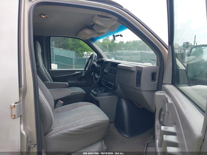 2003 Chevrolet Express 2500 VIN 1GAHG35U731229875 IAAI salvage auction — NORMAL WEAR, Clear (Maryland), sold $325 on 2026-07-09 (photo 5)