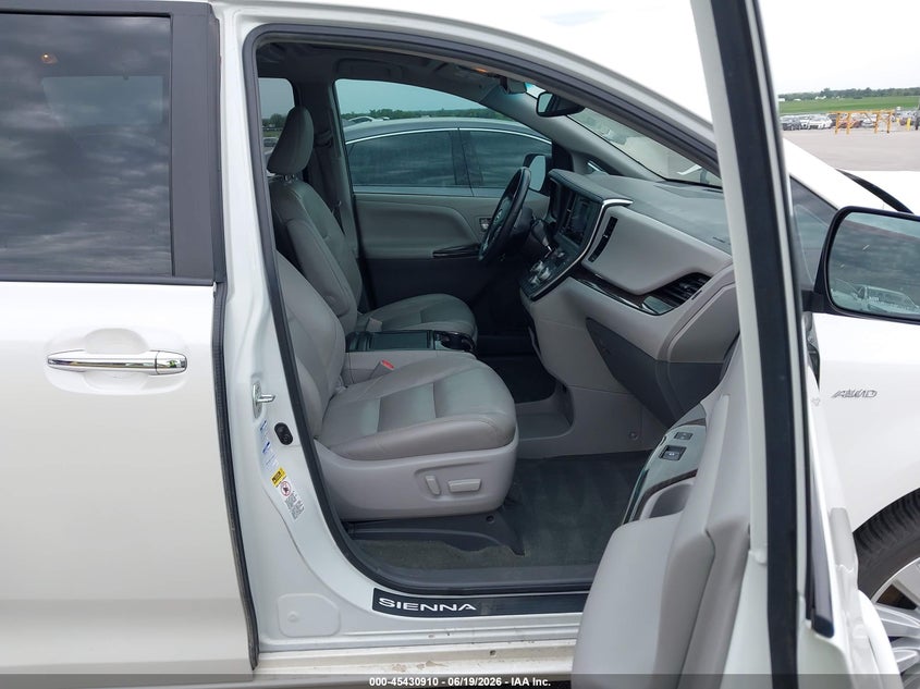 2017 Toyota Sienna VIN 5TDDZ3DC0HS167643 IAAI salvage auction — FRONT END, Clear (Wyoming), sold $6,400 on 2026-07-30 (photo 5)