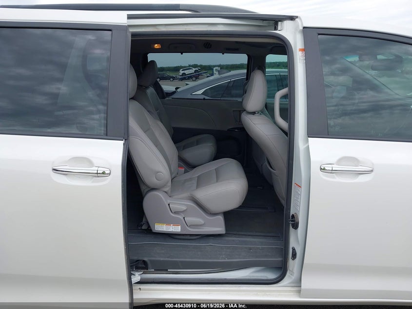 2017 Toyota Sienna VIN 5TDDZ3DC0HS167643 IAAI salvage auction — FRONT END, Clear (Wyoming), sold $6,400 on 2026-07-30 (photo 8)