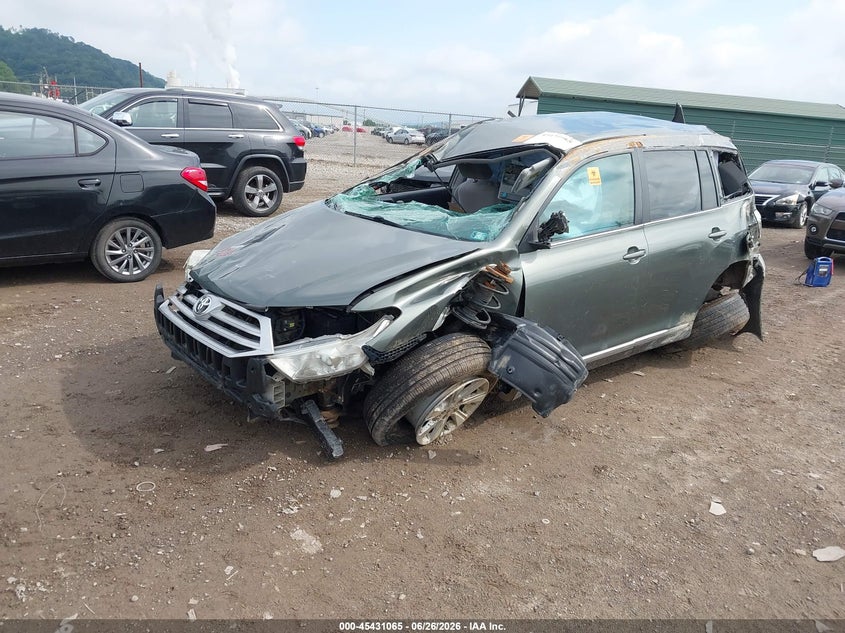 2013 Toyota Highlander VIN 5TDBK3EHXDS245569 IAAI salvage auction — FRONT END, Salvage (Pennsylvania), sold $950 on 2026-07-14 (photo 2)