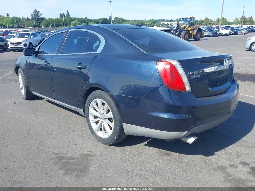 2009 Lincoln Mks VIN 1LNHM94RX9G608922 IAAI salvage auction — FRONT & REAR, Salvage (Oregon), sold $725 on 2026-07-09 (photo 3)