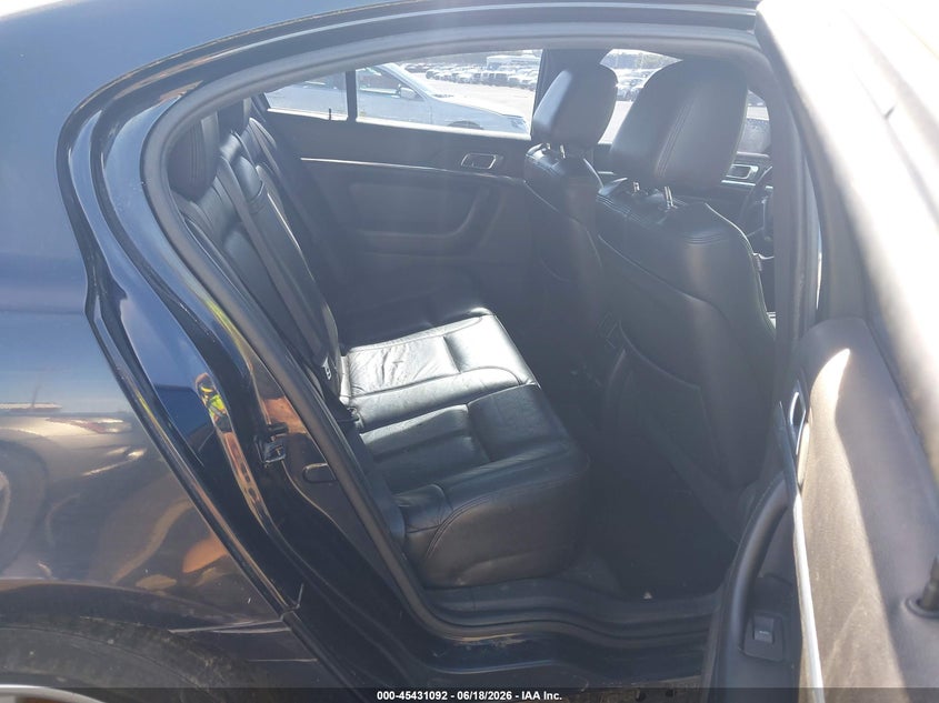 2009 Lincoln Mks VIN 1LNHM94RX9G608922 IAAI salvage auction — FRONT & REAR, Salvage (Oregon), sold $725 on 2026-07-09 (photo 8)