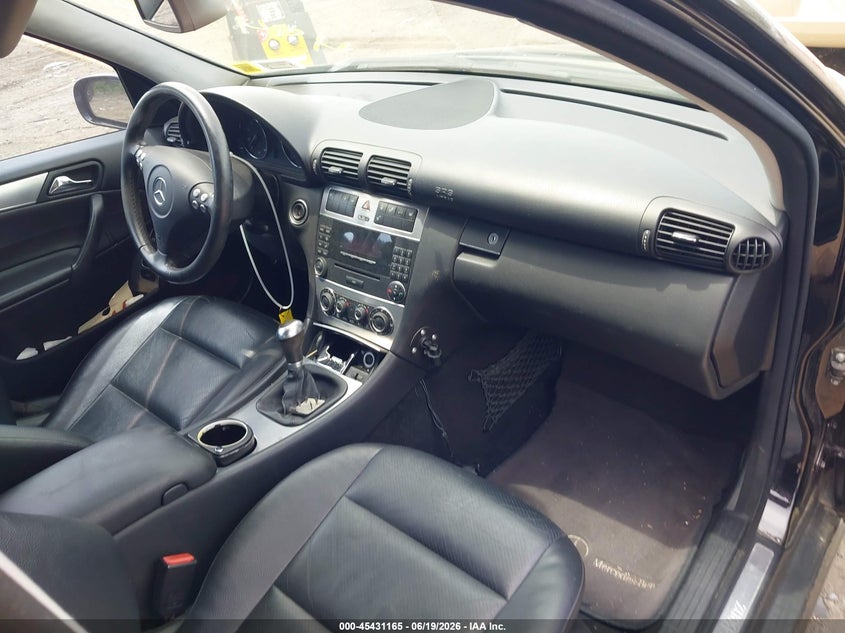 2005 Mercedes-benz C class VIN WDBRF40J75F610972 IAAI salvage auction — NORMAL WEAR, Clear (New York), sold $500 on 2026-07-28 (photo 5)