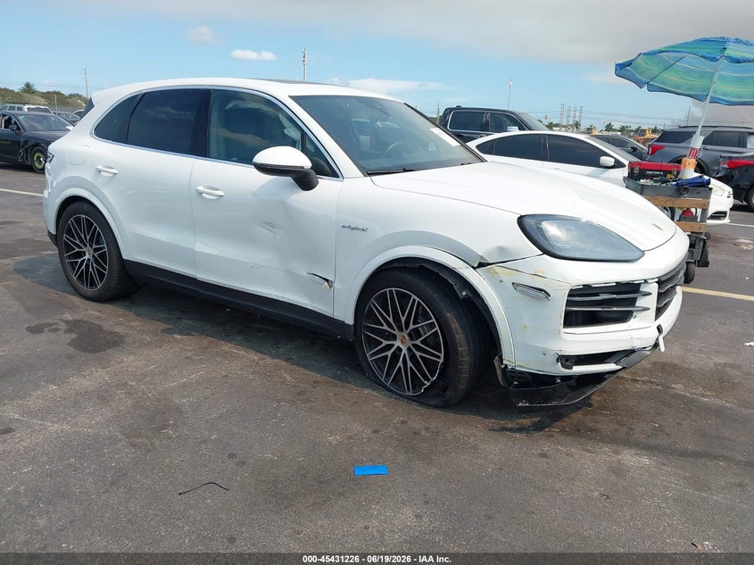 2024 Porsche Cayenne VIN WP1AE2AY5RDA29584 IAAI salvage auction — RIGHT SIDE, Salvage Title, sold $47,075 on 2026-08-10 (photo 1)