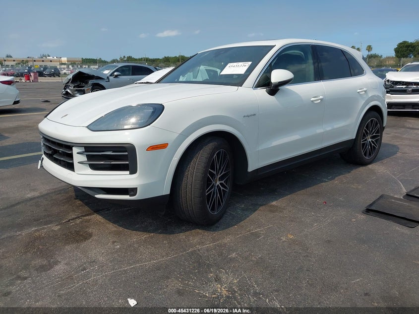 2024 Porsche Cayenne VIN WP1AE2AY5RDA29584 IAAI salvage auction — RIGHT SIDE, Salvage Title, sold $47,075 on 2026-08-10 (photo 2)