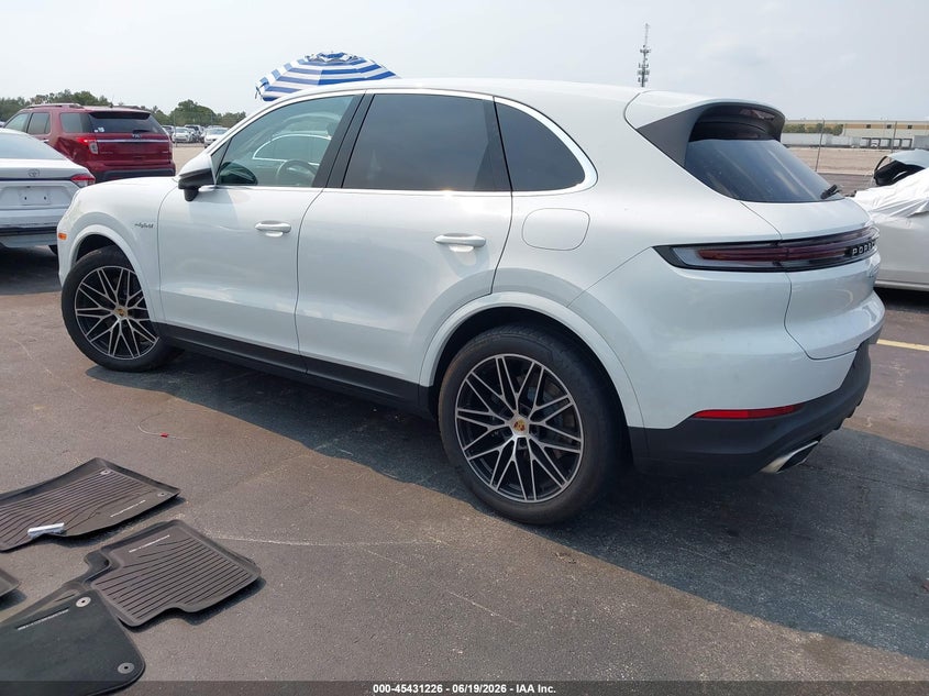 2024 Porsche Cayenne VIN WP1AE2AY5RDA29584 IAAI salvage auction — RIGHT SIDE, Salvage Title, sold $47,075 on 2026-08-10 (photo 3)