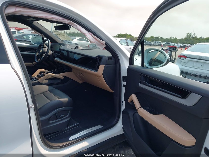 2024 Porsche Cayenne VIN WP1AE2AY5RDA29584 IAAI salvage auction — RIGHT SIDE, Salvage Title, sold $47,075 on 2026-08-10 (photo 5)