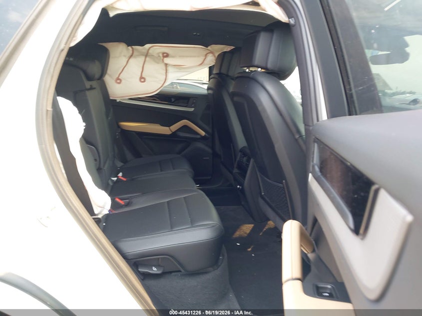 2024 Porsche Cayenne VIN WP1AE2AY5RDA29584 IAAI salvage auction — RIGHT SIDE, Salvage Title, sold $47,075 on 2026-08-10 (photo 8)