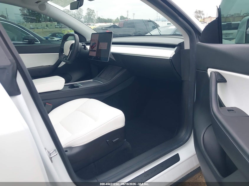 2021 Tesla Model y VIN 5YJYGDEF4MF211647 IAAI salvage auction — RIGHT FRONT, Salvage (California), sold $14,600 on 2026-07-15 (photo 5)