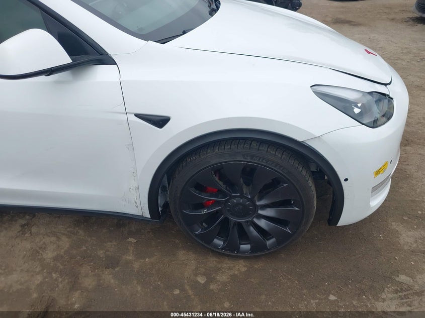2021 Tesla Model y VIN 5YJYGDEF4MF211647 IAAI salvage auction — RIGHT FRONT, Salvage (California), sold $14,600 on 2026-07-15 (photo 6)
