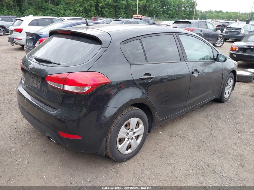 2017 Kia Forte VIN KNAFK5A87H5702432 IAAI salvage auction — NORMAL WEAR, Clear (Virginia), sold $725 on 2026-07-15 (photo 4)