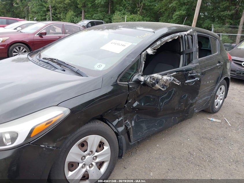 2017 Kia Forte VIN KNAFK5A87H5702432 IAAI salvage auction — NORMAL WEAR, Clear (Virginia), sold $725 on 2026-07-15 (photo 6)