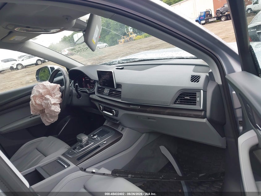 2020 Audi Q5 VIN WA1BNAFY0L2087432 IAAI salvage auction — FRONT & REAR, Salvage (Massachusetts), sold $3,550 on 2026-07-28 (photo 5)