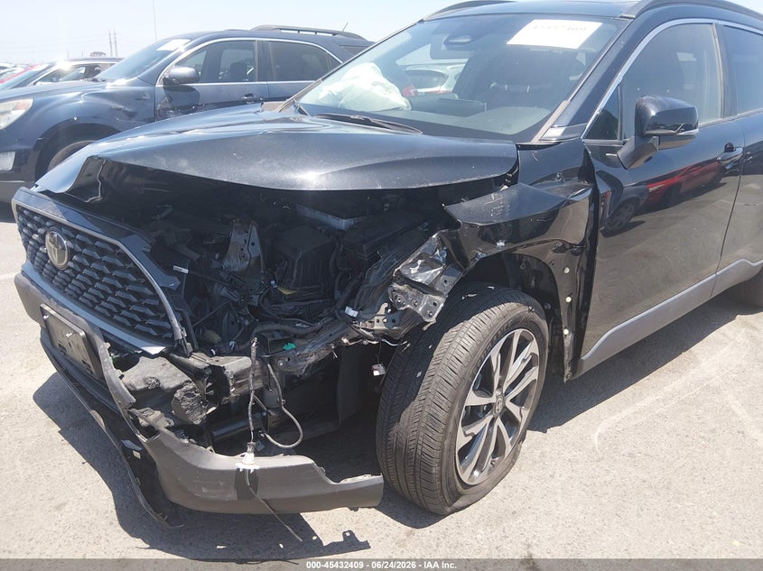 2024 Toyota Corolla cross VIN 7MUDAAAG5RV075809 IAAI salvage auction — FRONT & REAR, Salvage (California), sold $25 on 2026-07-30 (photo 6)