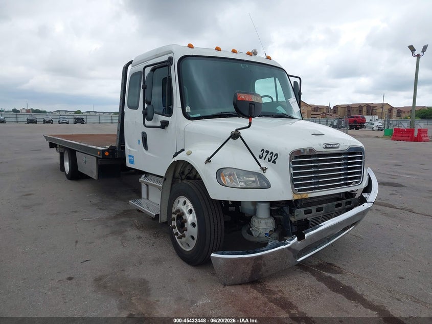 2022 Freightliner M2 106 VIN 1FVACWFC4NHNB6208 IAAI salvage auction — FRONT END, Salvage (Louisiana), sold $9,100 on 2026-07-29 (photo 1)