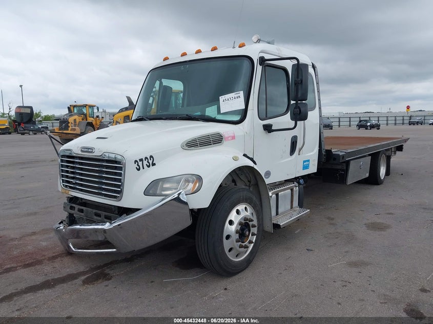 2022 Freightliner M2 106 VIN 1FVACWFC4NHNB6208 IAAI salvage auction — FRONT END, Salvage (Louisiana), sold $6,600 on 2026-07-22 (photo 2)