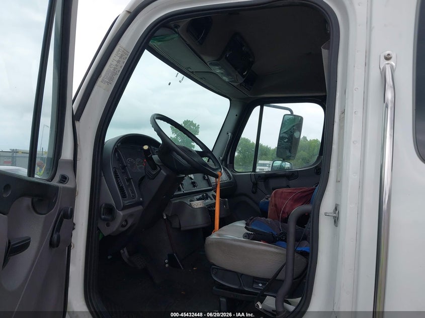 2022 Freightliner M2 106 VIN 1FVACWFC4NHNB6208 IAAI salvage auction — FRONT END, Salvage (Louisiana), sold $6,600 on 2026-07-22 (photo 7)