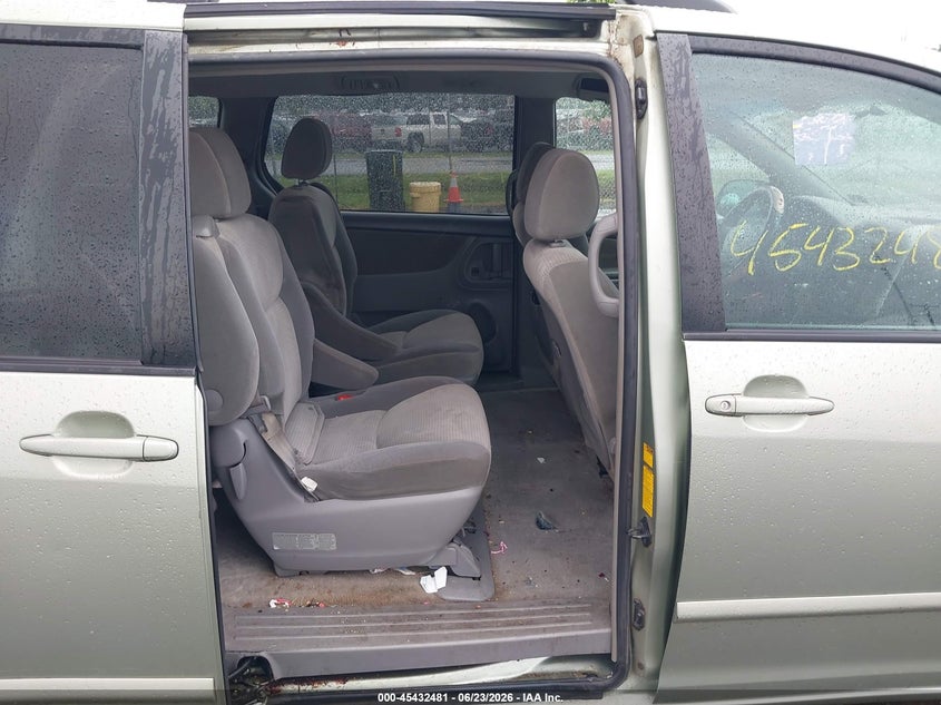 2006 Toyota Sienna VIN 5TDZA23C96S546520 IAAI salvage auction — REAR END, Clear (Virginia), sold $675 on 2026-07-21 (photo 8)