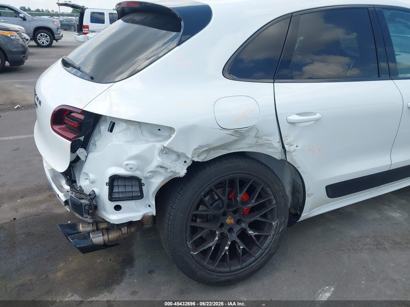 2017 Porsche Macan VIN WP1AG2A58HLB50436 IAAI salvage auction — REAR END, Salvage (North Carolina), sold $8,100 on 2026-07-08 (photo 6)