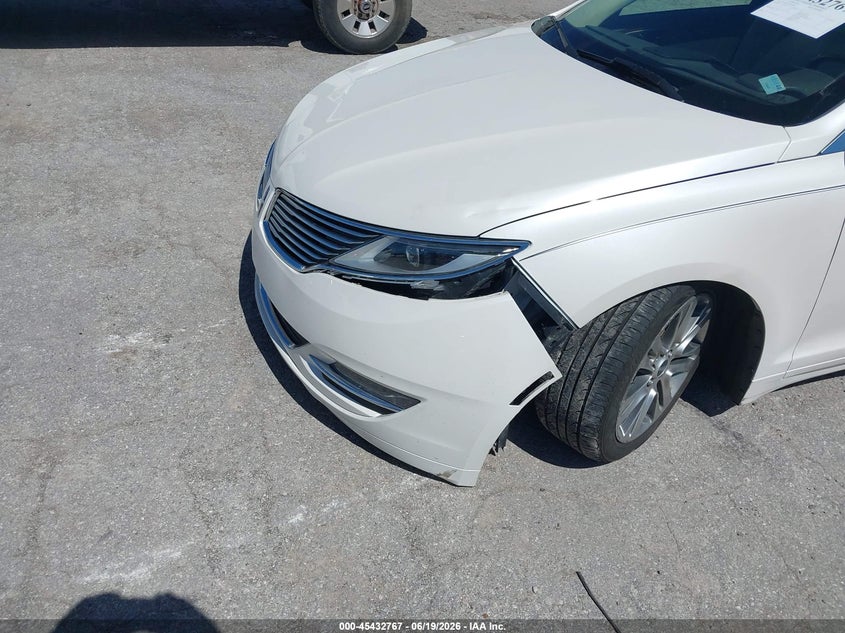 2015 Lincoln Mkz VIN 3LN6L2LU2FR615861 IAAI salvage auction — FRONT END, Salvage Title, sold $400 on 2026-09-07 (photo 6)