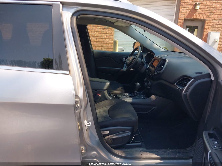 2019 Jeep Cherokee VIN 1C4PJMCB1KD449487 IAAI salvage auction — NORMAL WEAR, Sf97 (New York), sold $25 on 2026-07-23 (photo 5)