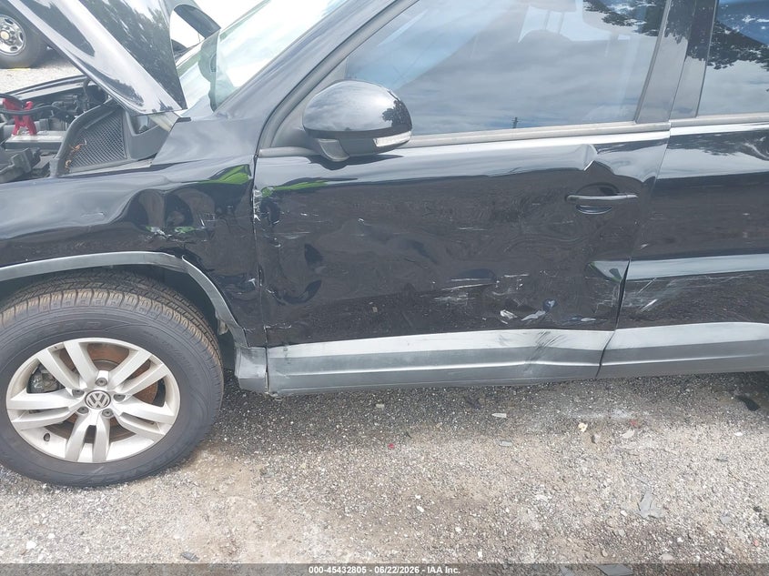 2016 Volkswagen Tiguan VIN WVGAV7AX7GW581011 IAAI salvage auction — SIDE, Salvage Title, sold $1,375 on 2026-08-19 (photo 6)