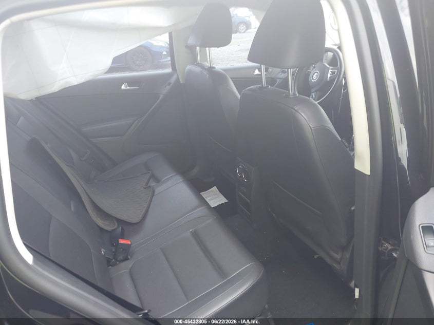 2016 Volkswagen Tiguan VIN WVGAV7AX7GW581011 IAAI salvage auction — SIDE, Salvage Title, sold $1,375 on 2026-08-19 (photo 8)