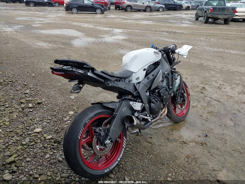 2025 Kawasaki Zx VIN JKBZXJK10SA011324 IAAI salvage auction — ALL OVER, Salvage (Pennsylvania), sold $1,400 on 2026-07-15 (photo 4)