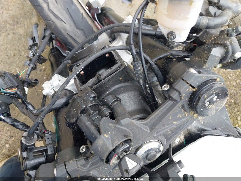 2025 Kawasaki Zx VIN JKBZXJK10SA011324 IAAI salvage auction — ALL OVER, Salvage (Pennsylvania), sold $1,400 on 2026-07-15 (photo 7)