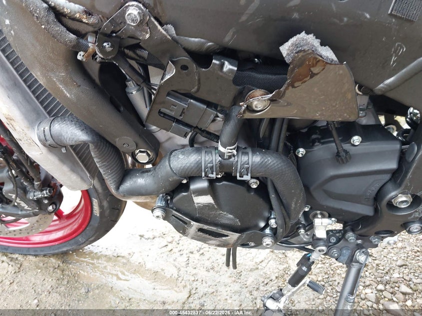 2025 Kawasaki Zx VIN JKBZXJK10SA011324 IAAI salvage auction — ALL OVER, Salvage (Pennsylvania), sold $1,400 on 2026-07-15 (photo 9)